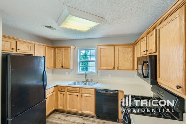 Building Photo - 605 Brooks Rd