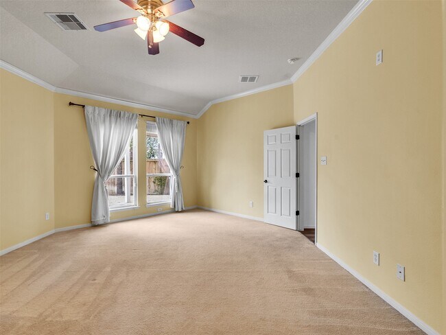 Building Photo - 9915 Valance Way