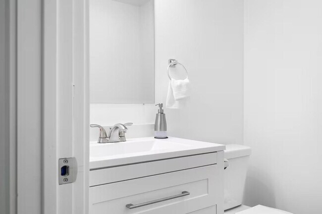 Building Photo - 1019 Central Ave