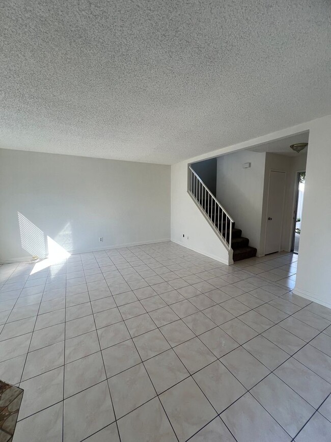 Building Photo - **MOVE IN DEPOSIT SPECIAL** 2 Bedroom 2.5 ...