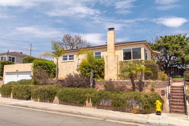 Building Photo - Well Maintained & Bright Detached 2 bed / 1 bath Home In Quiet Neighborhood of North Park - Peak ...