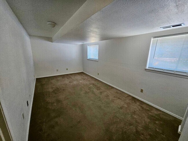 Building Photo - 6373 Pulpit Rock Dr