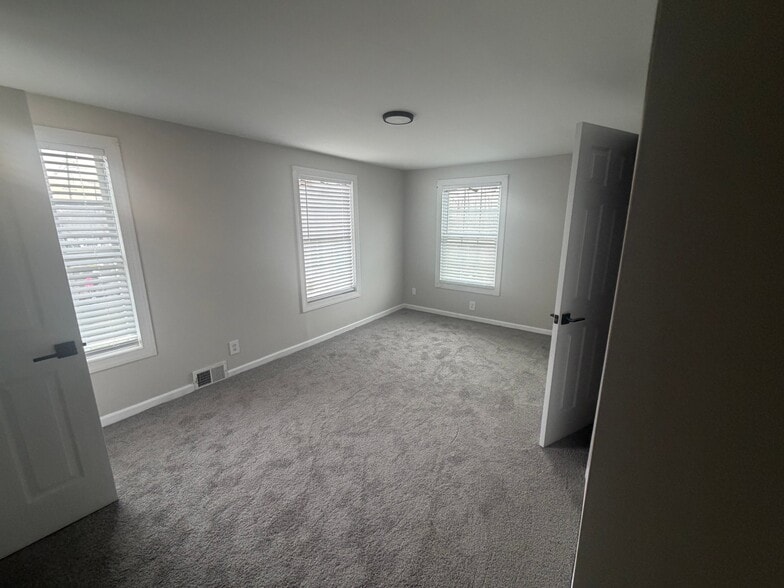 Building Photo - 1153 Sullivant Ave