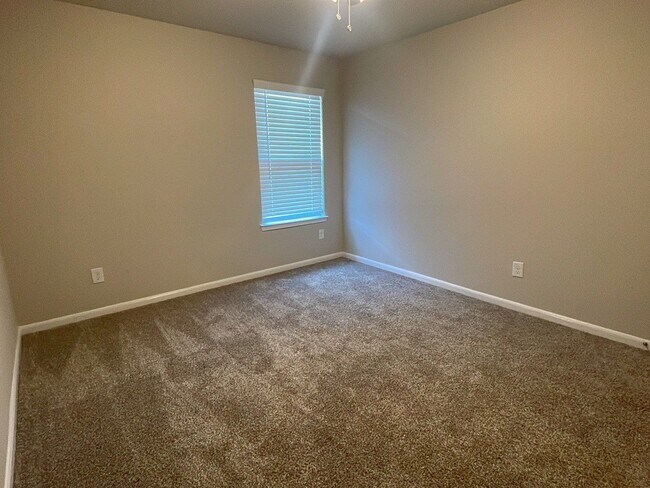 Building Photo - 1403 Mateer Manor Ct