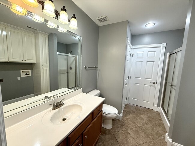 Building Photo - 98 Melrose Dr