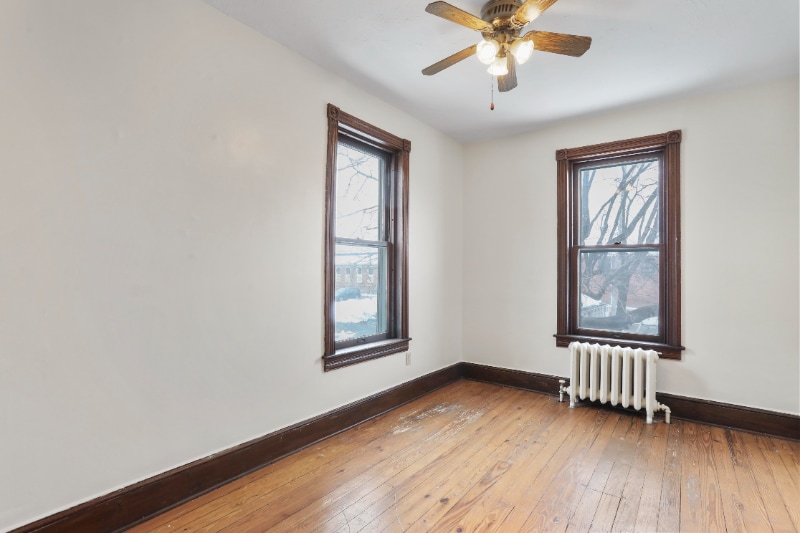 Building Photo - 358 York St