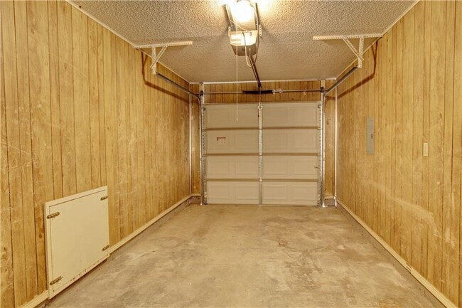 Building Photo - 6519 Hart Ln
