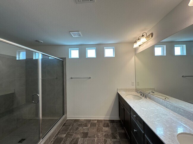 Building Photo - Robindale & Westwind