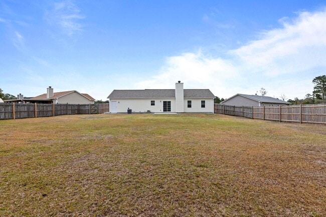 Building Photo - Ranch with fenced yard in Swansboro HS Dis...