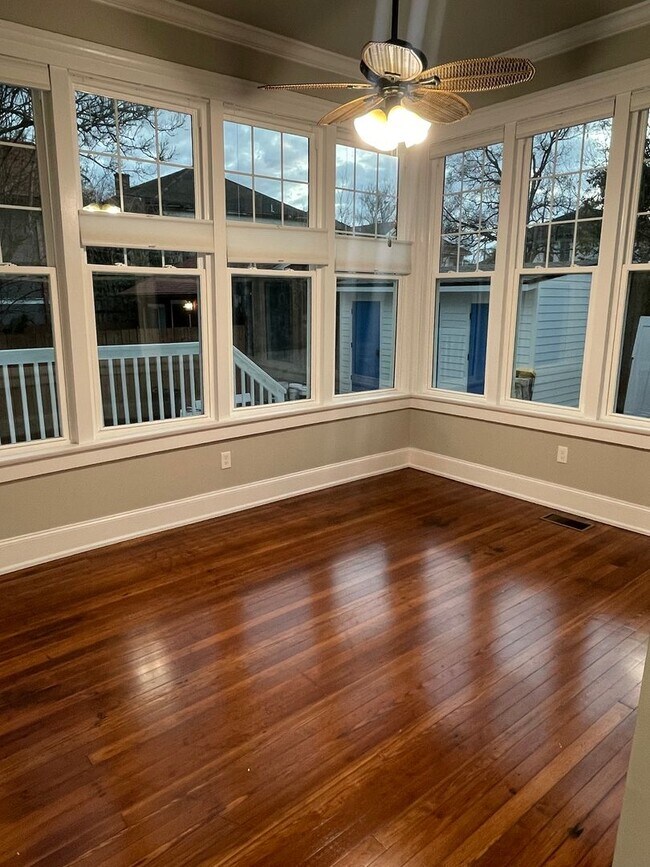 Building Photo - Gorgeous 3BD/2BA ON Napoleon Ave with Off Street Parking