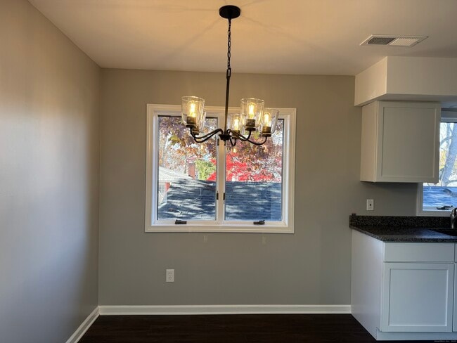 Building Photo - 31 William St