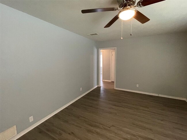 Building Photo - 3 BR/2.5BA | Renovated Single Family Home | 1-Car Garage Parking | Fenced backyard