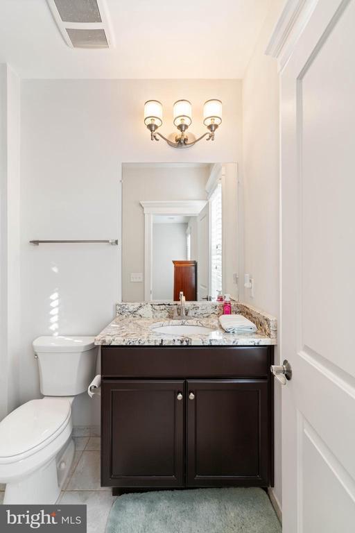 Building Photo - 1604 Colonial Ln