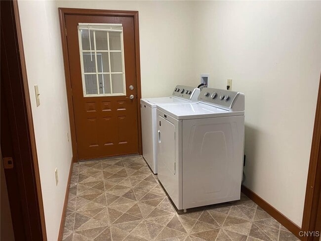 Building Photo - 41 Peat Bed Rd