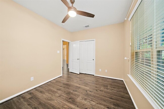 Building Photo - 8301 Seagull Ln
