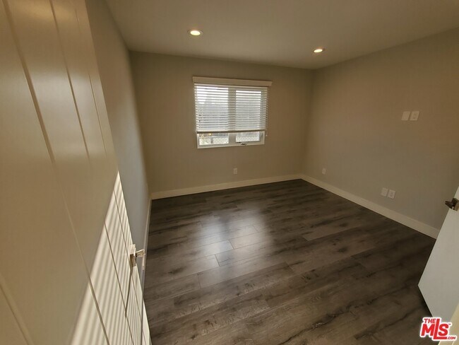 Building Photo - 3915 Brighton Ave