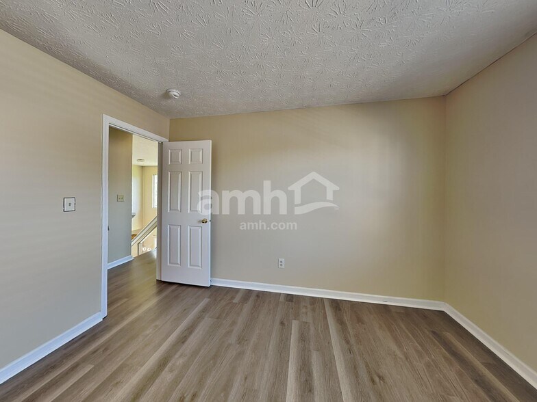 Building Photo - 13920 Bruddy Dr