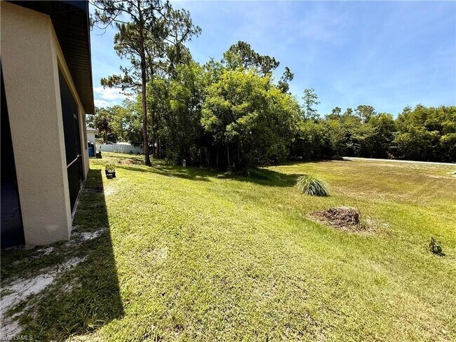 Building Photo - 5560 Belrose St