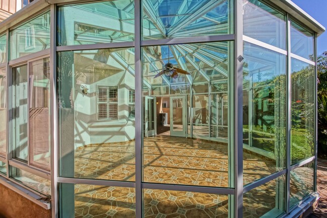 Building Photo - VERY SPACIOUS, BRIGHT & AIRY HOME W/ UNIQU...