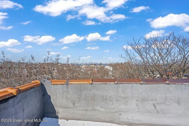 Building Photo - 37 Avon Pl