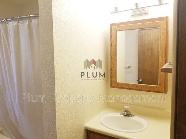 Building Photo - 720 Turner St