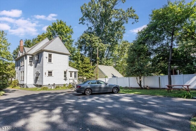 Building Photo - 121 Midland Ave