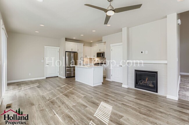 Building Photo - Beautiful 3-Bed Townhouse Near Downtown Hi...