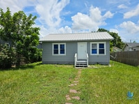Building Photo - Beautiful 2 Bedrooms 1 Bathroom Home for R...