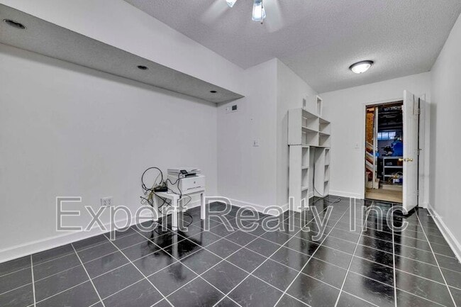 Building Photo - 5501 Heath Row Dr