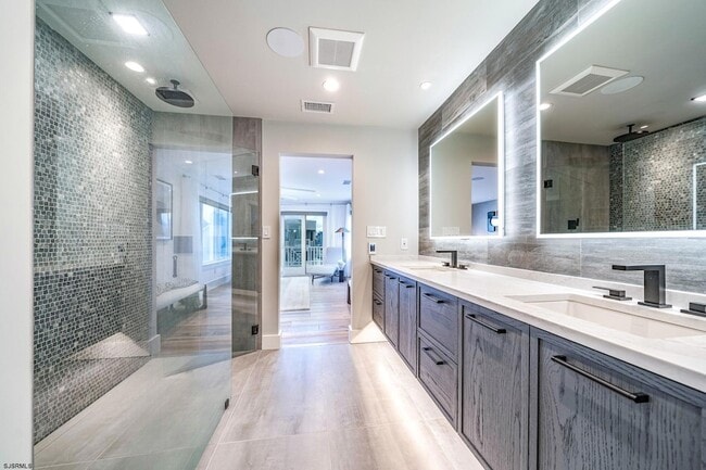 Building Photo - 108 S Martindale Ave