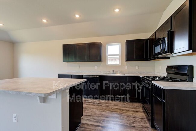 Building Photo - 755 Foxtail Dr