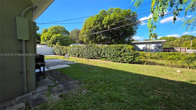 Building Photo - 525 NE 132nd Terrace