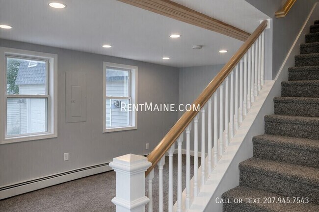 Building Photo - 492 Main St