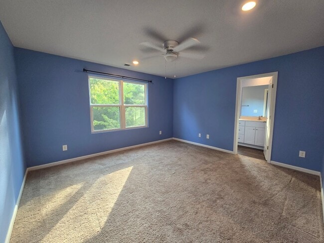 Building Photo - NEW LISTING!!!!!
