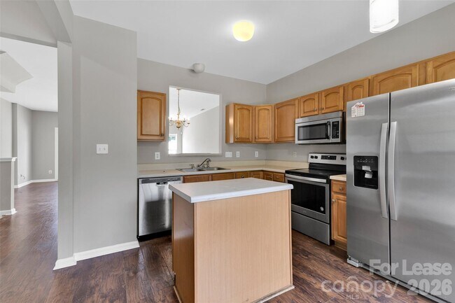 Building Photo - 940 Tiger Ln
