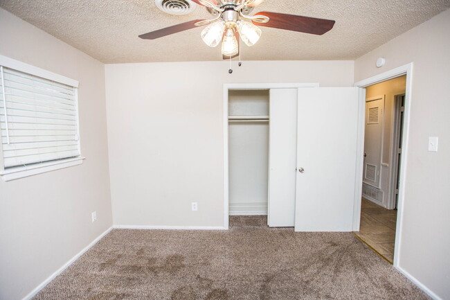 Building Photo - Beautiful 3/2 with a Bonus Room!