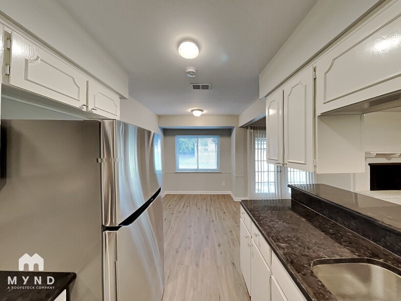 Building Photo - 14839 Greenvalley Dr