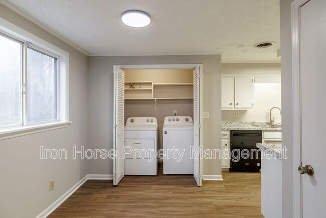 Building Photo - 137 Hight Dr