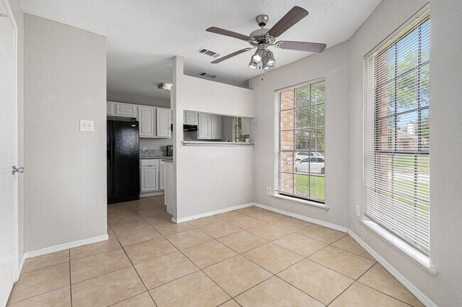 Building Photo - Beuatiful Home in Dallas County