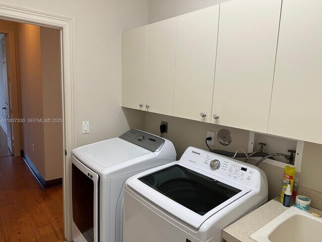 Building Photo - 18580 SW 44th St