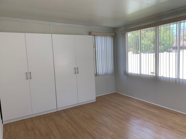 Bonus Room - 3932 Walgrove Ave