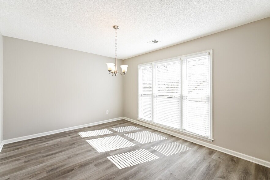Building Photo - 4220 Pineset Dr