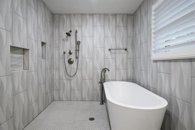Building Photo - 1614 Droxford Dr