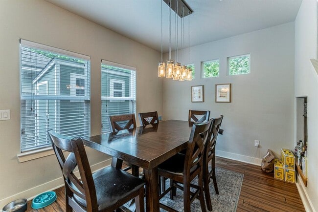 Building Photo - 1700 Singleton Ave