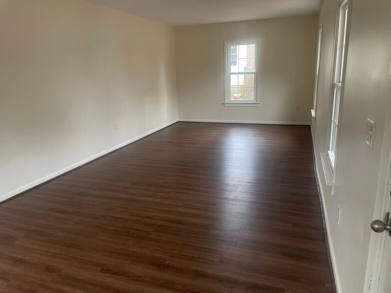 Building Photo - 41 Briarcliff Dr