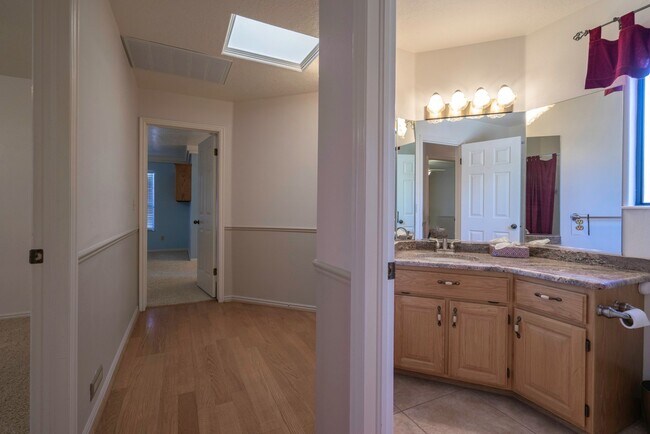 Building Photo - Spacious Stand Alone Home