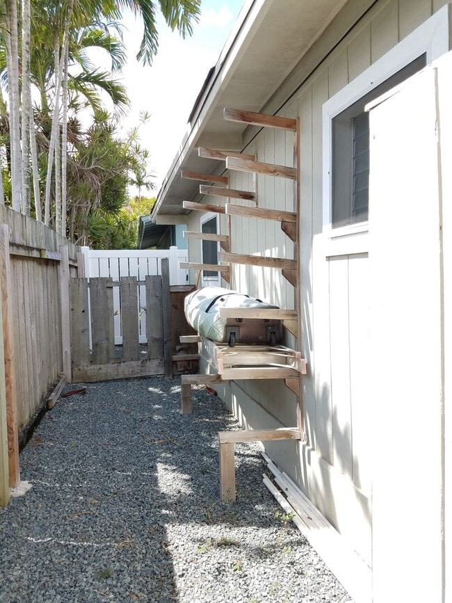 Building Photo - 2br/1ba/2pkg in Coconut Grove Kailua near ...