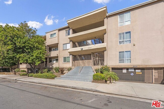 Building Photo - 10757 Hortense St
