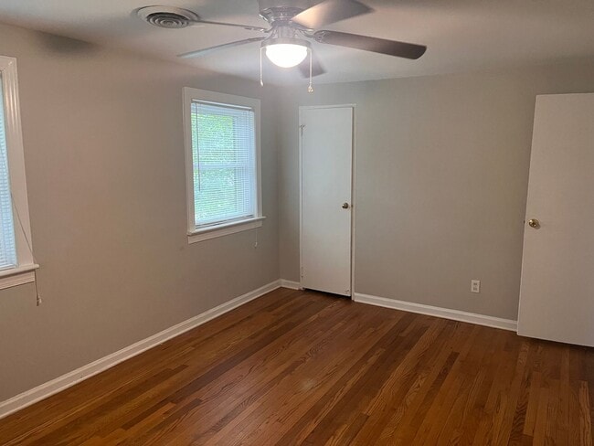 Building Photo - Lovely 2-Bedroom Townhouse in Heart of Ral...
