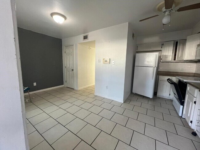 Building Photo - 9463 Fondren Rd